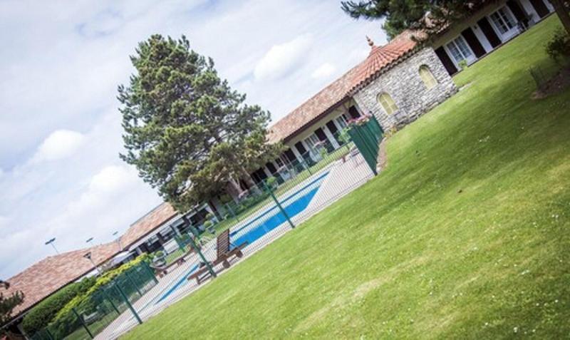 Logis Hotel & Restaurant - Lensotel Buitenkant foto