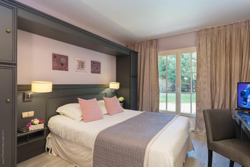 Logis Hotel & Restaurant - Lensotel Buitenkant foto