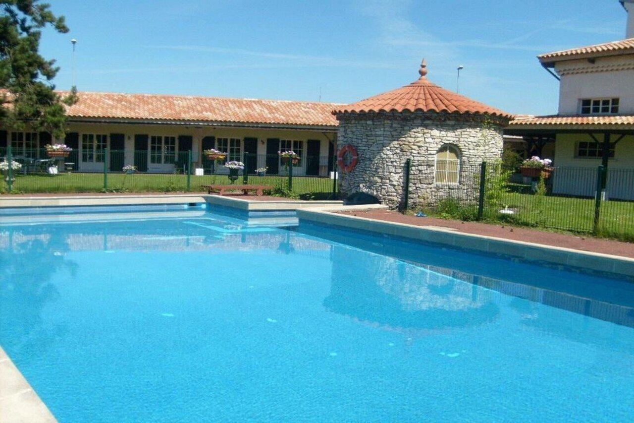 Logis Hotel & Restaurant - Lensotel Buitenkant foto