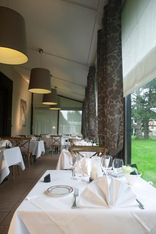 Logis Hotel & Restaurant - Lensotel Buitenkant foto